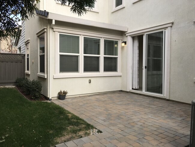 Building Photo - Two story home in Mountain House!