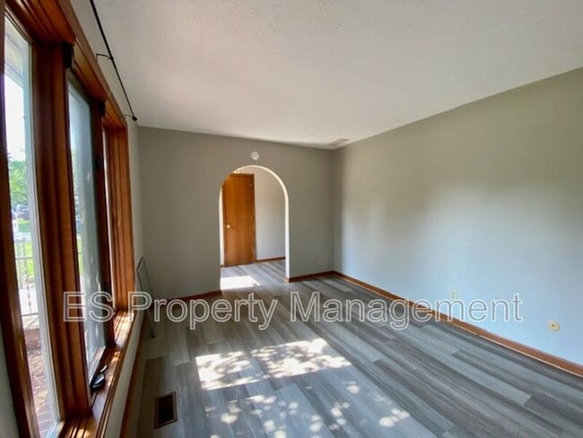 Building Photo - 6110 Munsee Ln