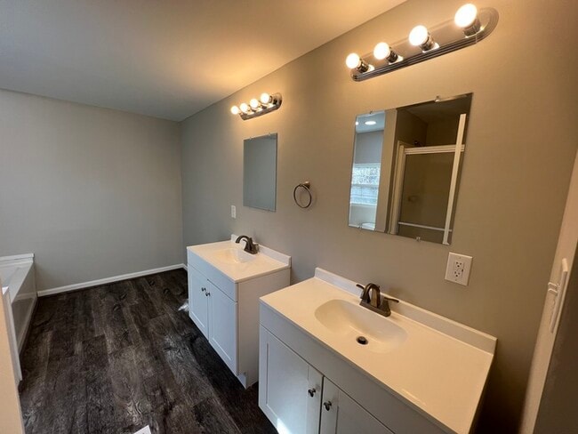 Building Photo - Lovely 3 bedroom 2 bath home available to ...