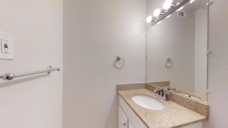 Building Photo - 5221 Bonita Ave