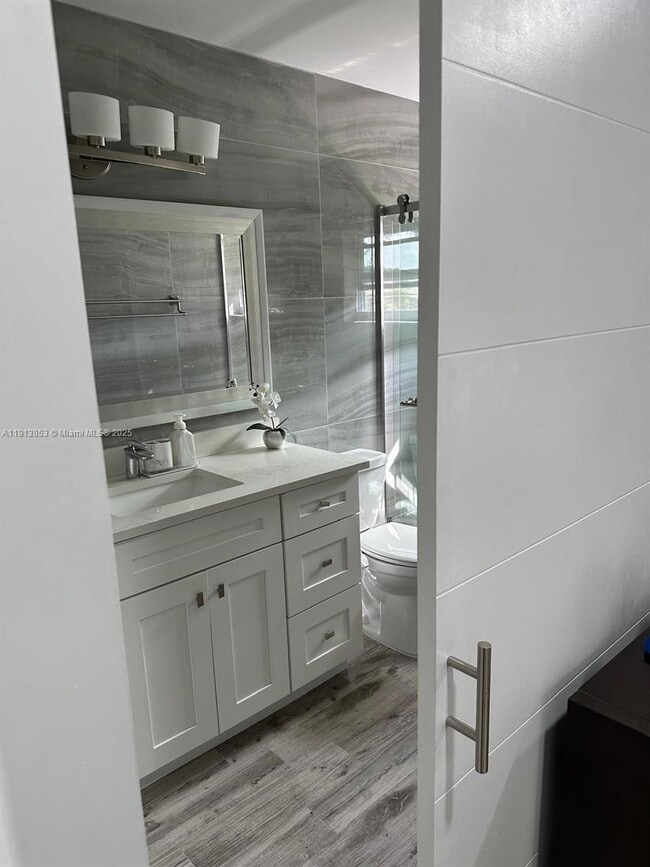 Building Photo - 5169 Lakefront Blvd