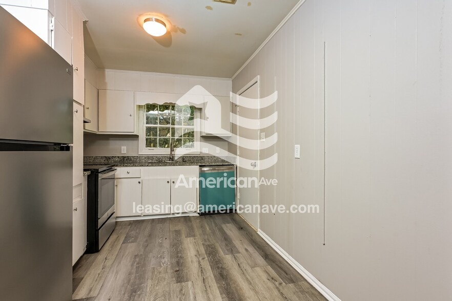 Building Photo - 4059 W Oak Dr