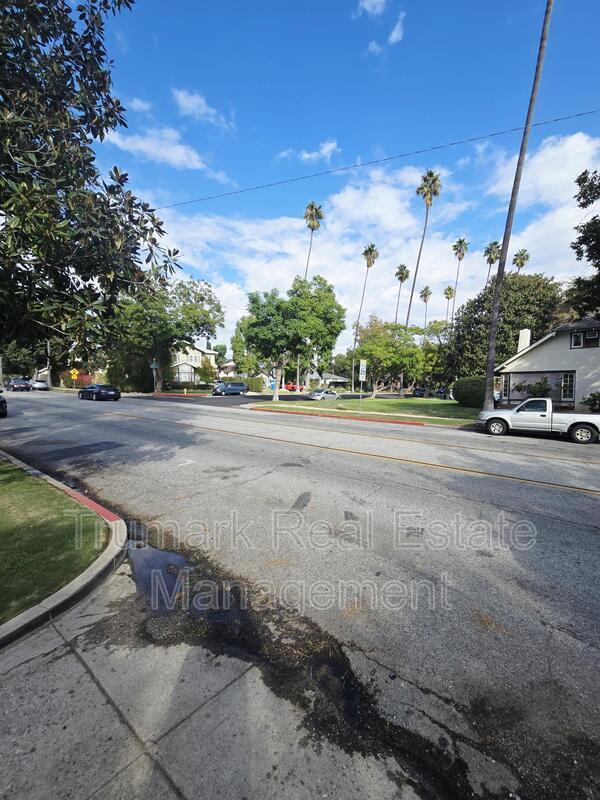 Building Photo - 1705 Fremont Ave