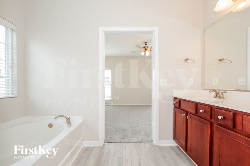 Building Photo - 6806 Championship Dr