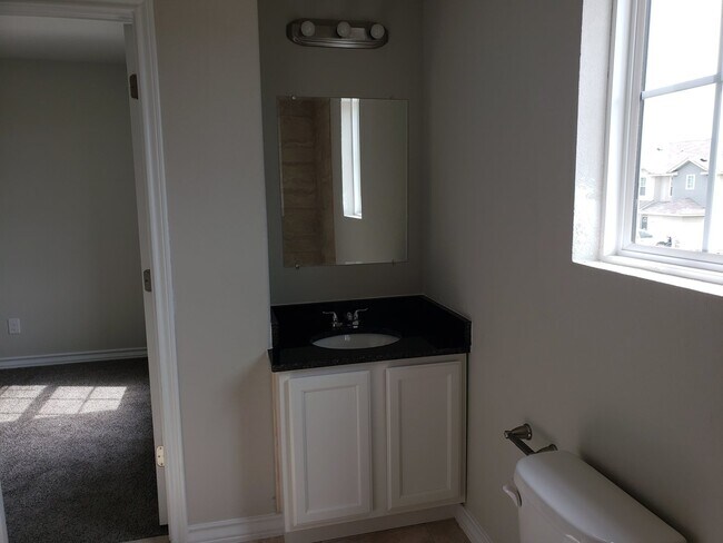 Building Photo - Townhome for rent