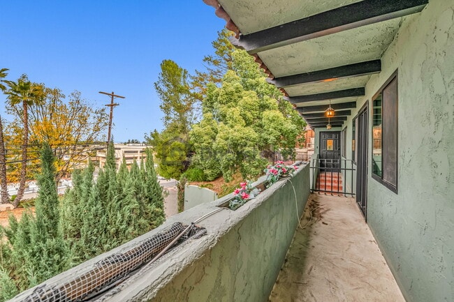 Building Photo - 5368 Calatrana Dr