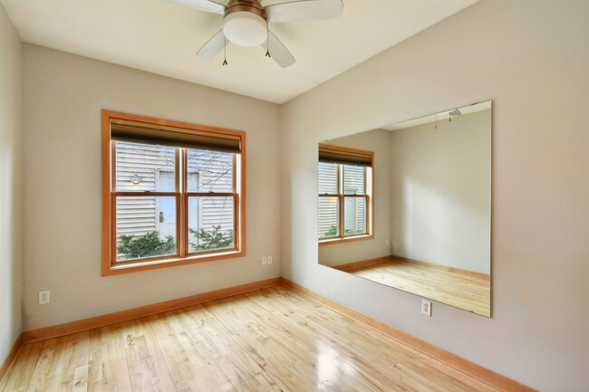 Building Photo - 2905 N Newhall St