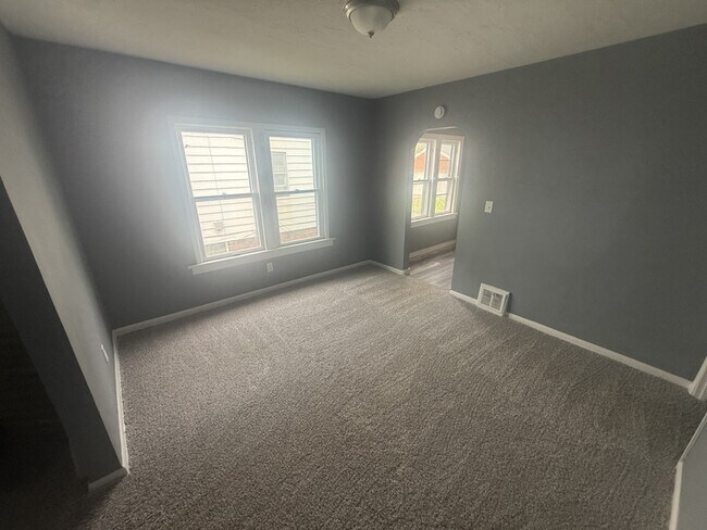 Building Photo - 15005 Lucknow Ave