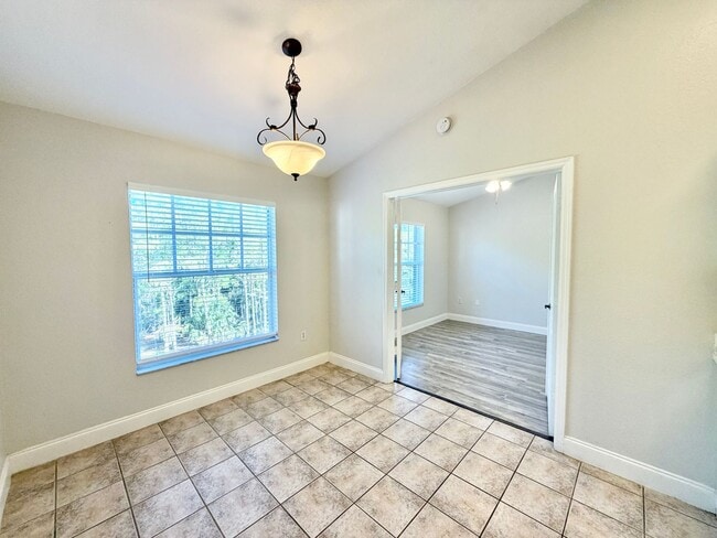 Building Photo - ** FAIRWAY PRESERVE ** 2 BED / 1 BATH COND...