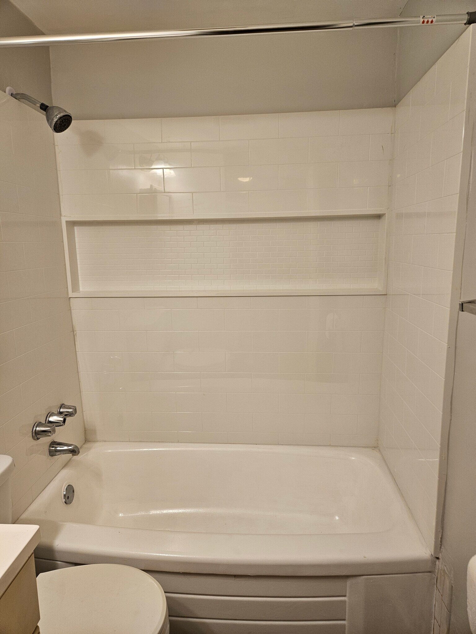 Building Photo - 1951 Dutch Village Dr