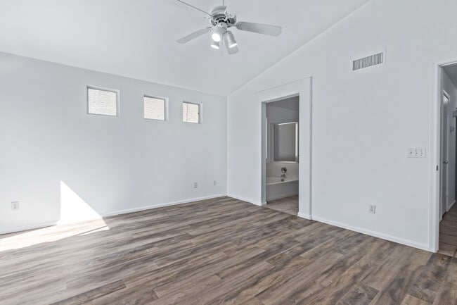Building Photo - 3041 E Wahalla Ln