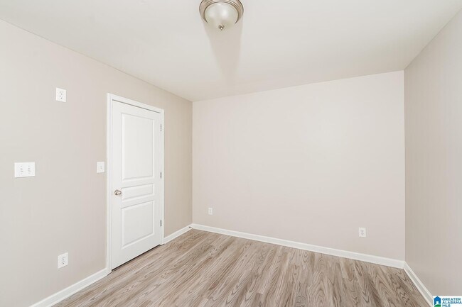 Building Photo - 865 Moonlite Dr