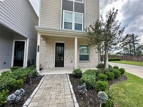 Building Photo - 11019 Cane Oak Wy