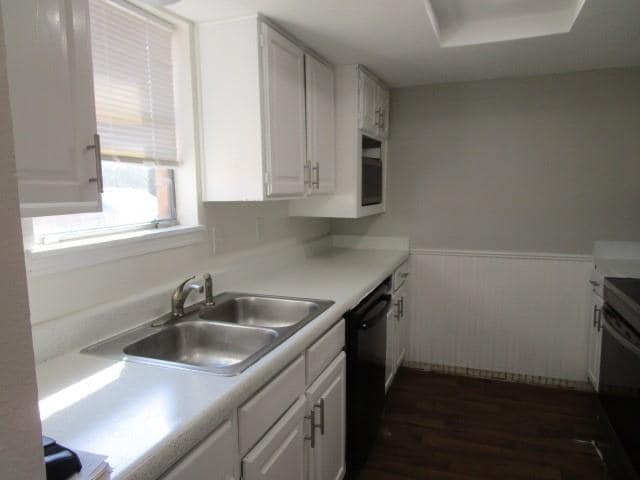 Building Photo - 852 Whitehall Dr