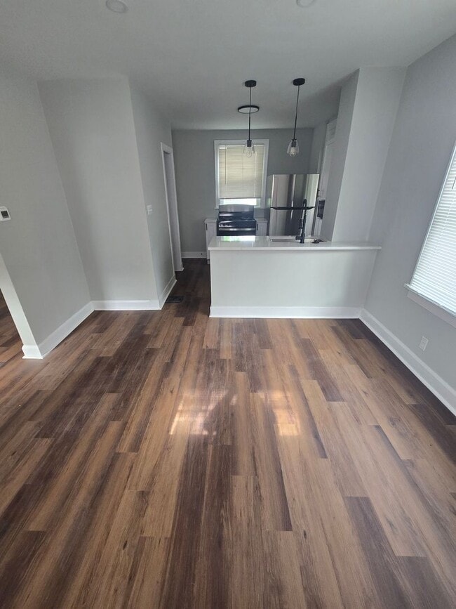 Building Photo - 3 BEDROOM SINGLE FAMILY HOME
