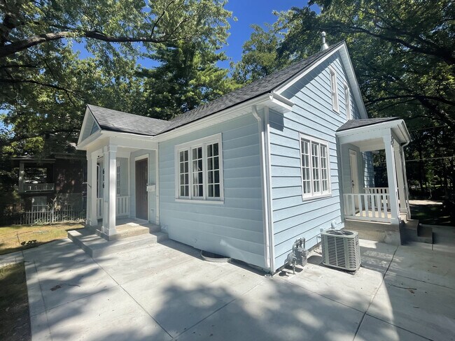 Building Photo - 616 Illinois St