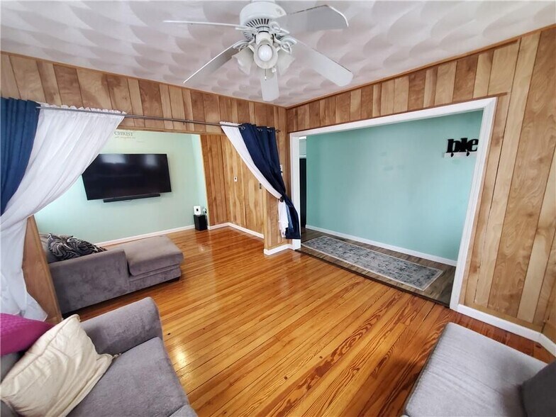 Building Photo - 75 Naples Ave