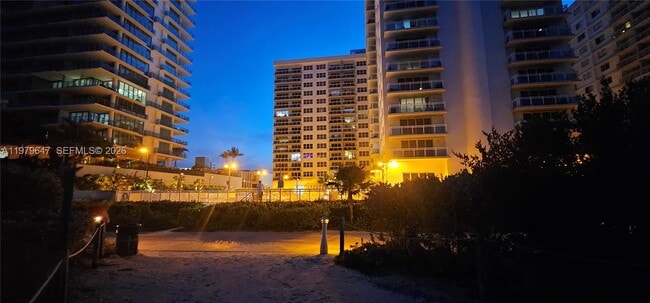 Building Photo - 6917 Collins Ave