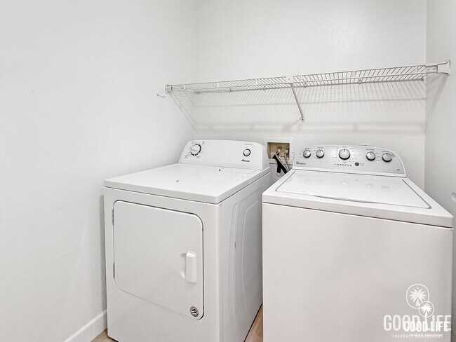 Building Photo - Great 2B/2BA Condo in Carmel Mountain Ranch w/ Community Pool, W/D, & Reserved Parking!