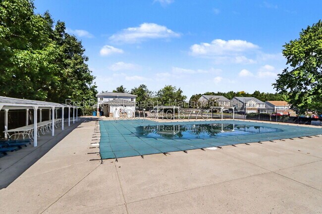 Building Photo - 10805 Dry Stone Dr