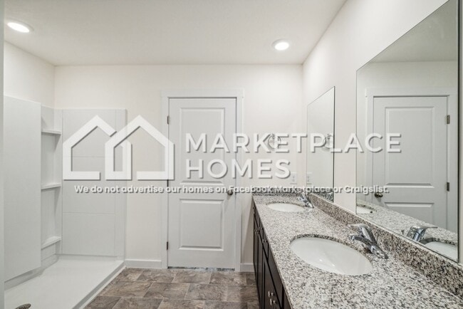 Building Photo - 4146 Hines Ln NE