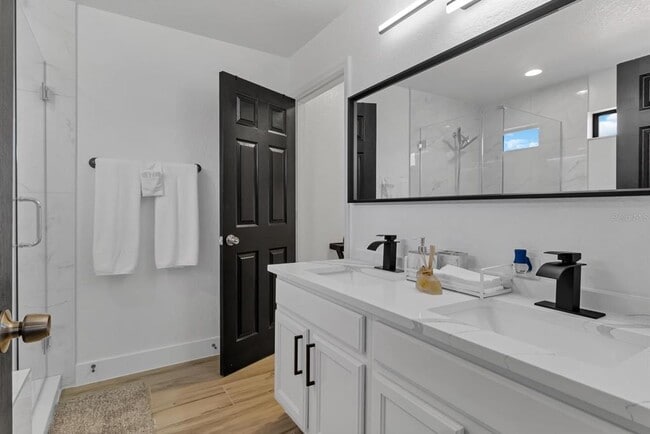 Building Photo - 16748 Lazy Breeze Loop