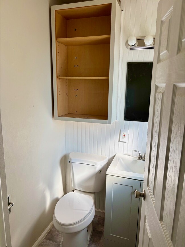 Building Photo - 710 Loyola Dr