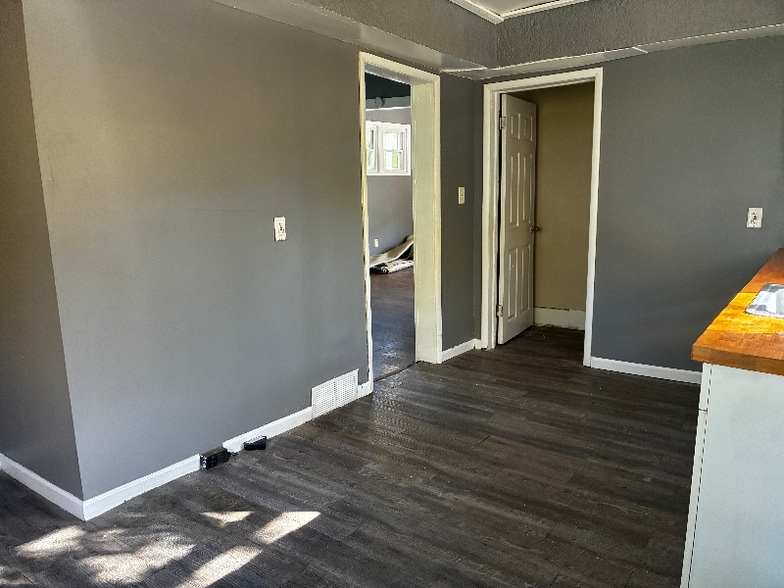 Building Photo - 908 Haynes St