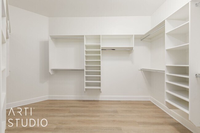 Building Photo - 4 Bedroom. 2/5 Bathroom Home in Meadow Val...