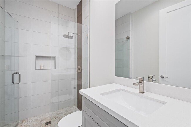 Building Photo - 15377 Green River Ct