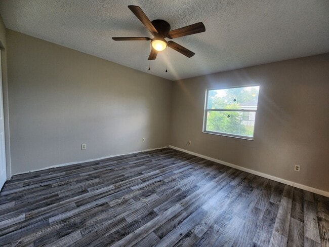 Building Photo - Bed 2 Bath, 2 car garage (SW Ocala/ Marion Oaks)