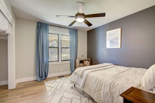 Building Photo - Gorgeous, updated home, turn-key and ready...