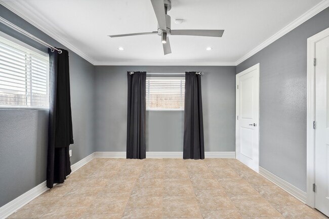 Building Photo - 6752 Fleur De Lis Dr