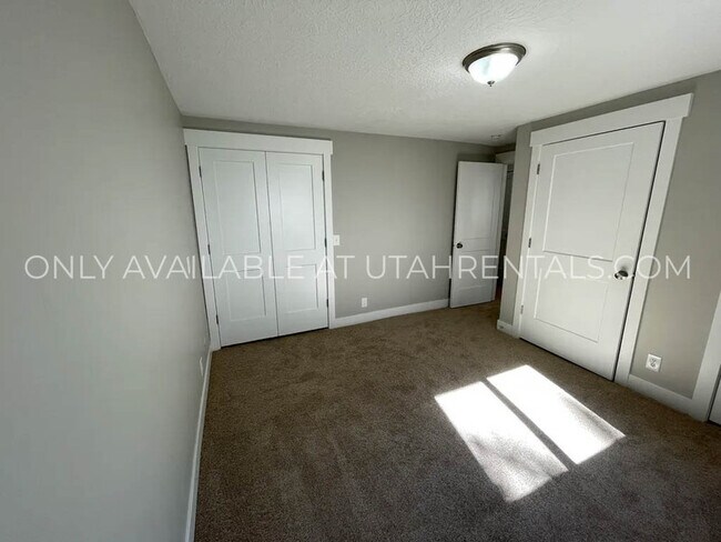 Building Photo - 947 S 900 W