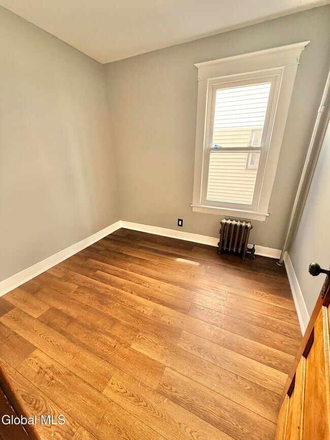 Building Photo - 1120 Pleasant St