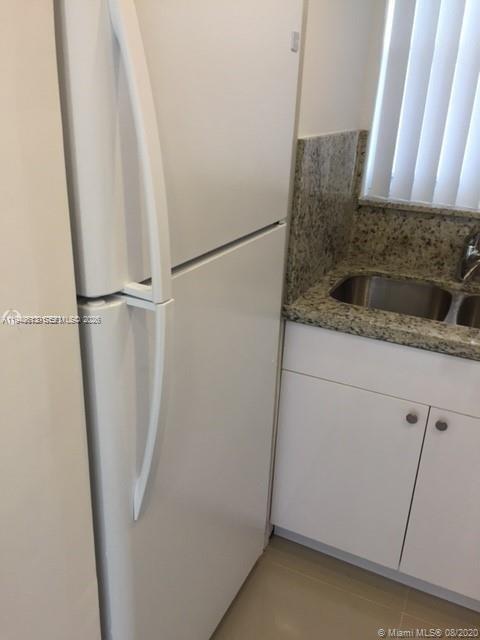 Building Photo - 8840 Fontainebleau Blvd