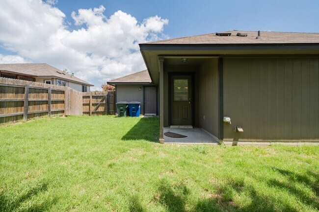 Building Photo - 100 Azurite Dr
