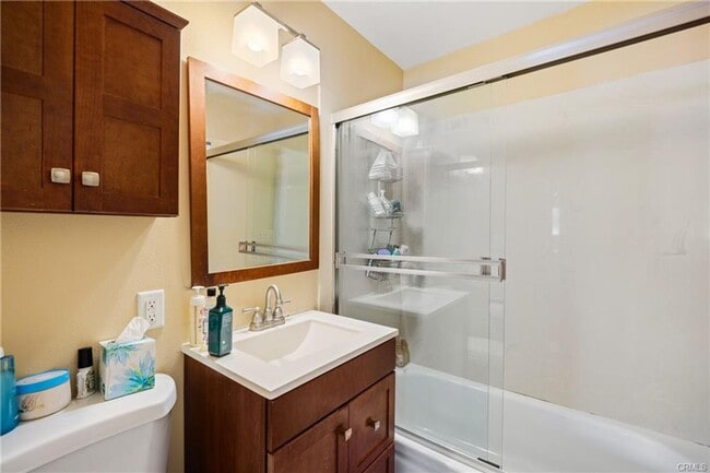 Building Photo - Updated 4bd/3ba House Right Off of Highland Dr