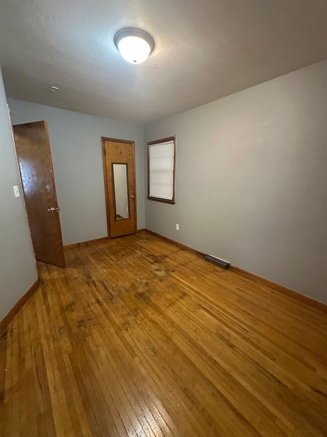 Building Photo - 302 Sherman Ave