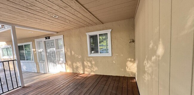 Building Photo - 7610 Miller Ave