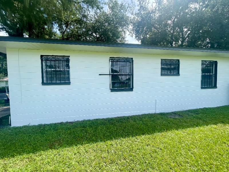 Building Photo - 704 W 13th St