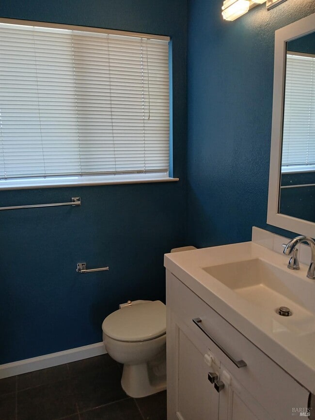 Building Photo - 381 Wall Pl