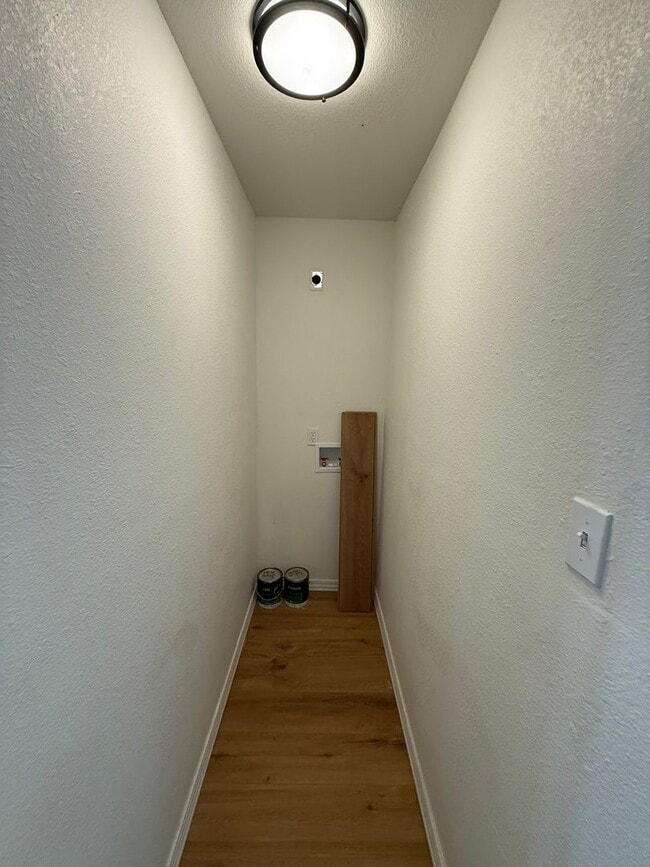 Building Photo - Remodeled 2 Bedroom w/ Utilities Included!