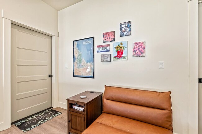 Building Photo - 303 CM Rdg Ln