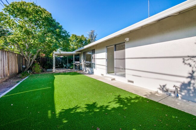 Building Photo - 1534 Crespi Dr