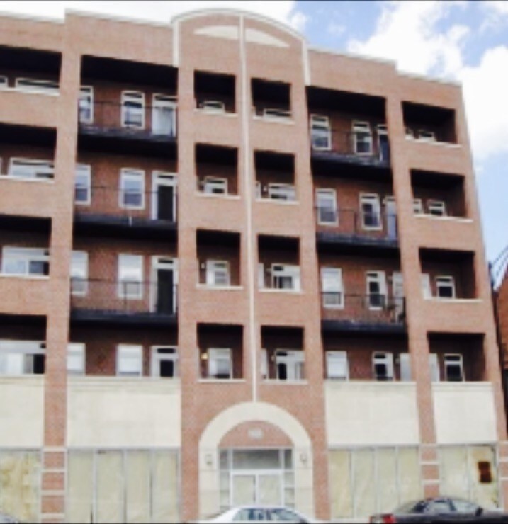 Building Photo - 2006 W Warren Blvd