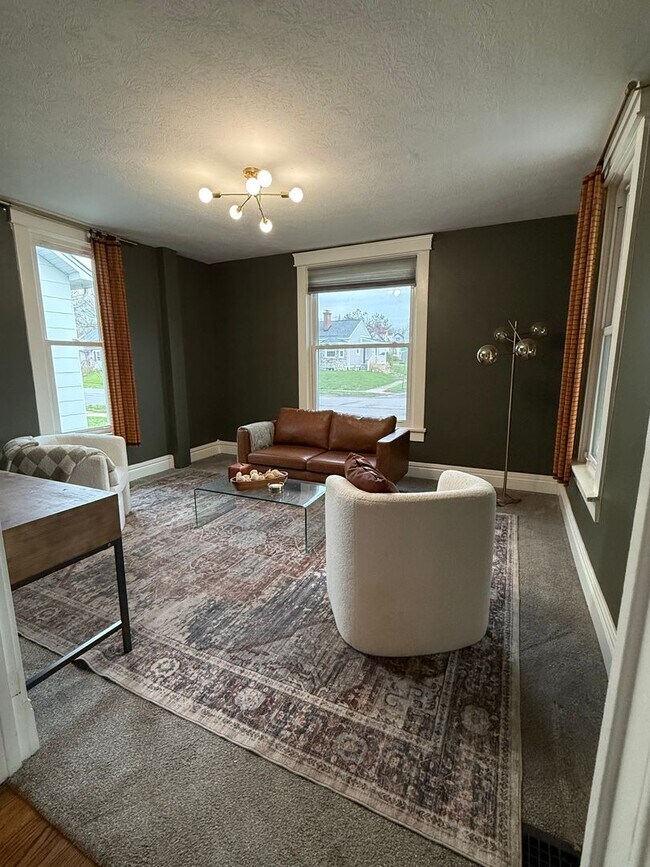 Building Photo - 4 Bedroom, Two Story House