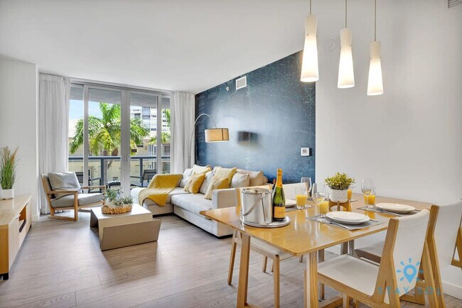 Building Photo - 2602 E Hallandale Beach Blvd