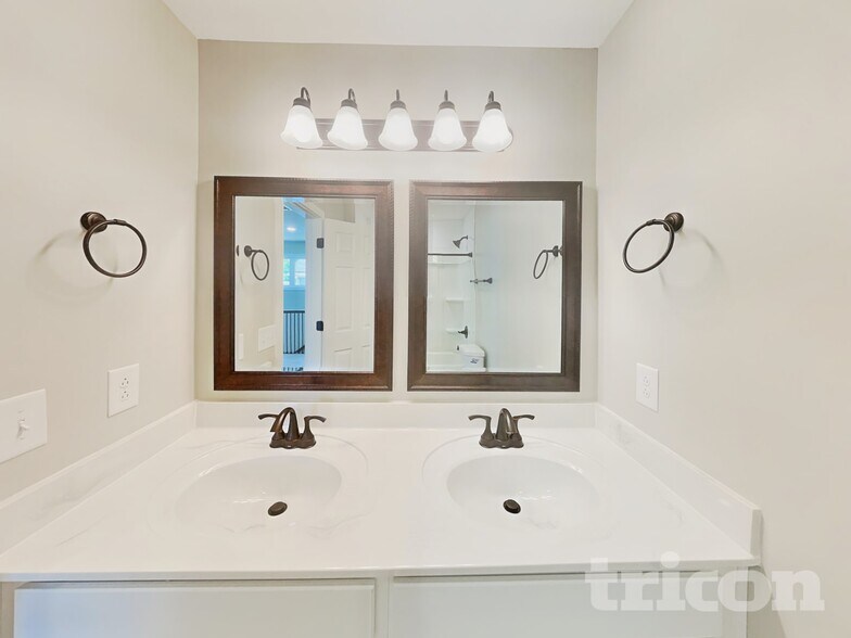 Building Photo - 129 Bonnell Dr