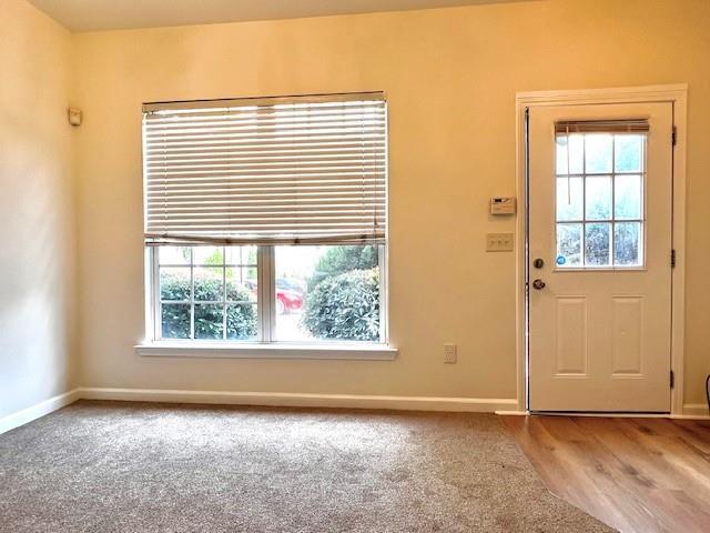 Building Photo - 895 Redwood Dr NW